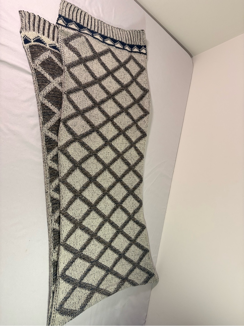 Simply Noelle Cream & Black Diamond Knit scarf